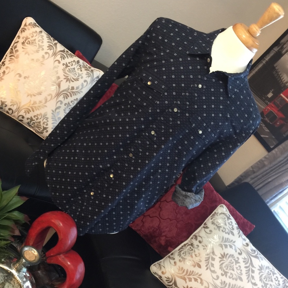 Aeropostale snap button down shirt Large